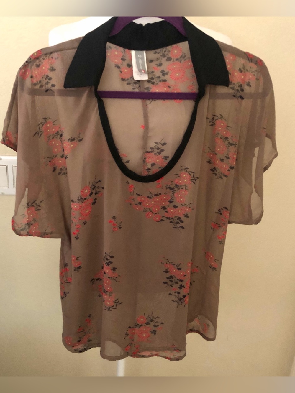 2 Hearts Sheer Brown Floral Short-Sleeve Blouse with Black Collar